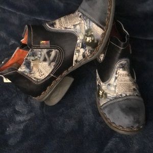 Ankle boots size 42 black leather abstract